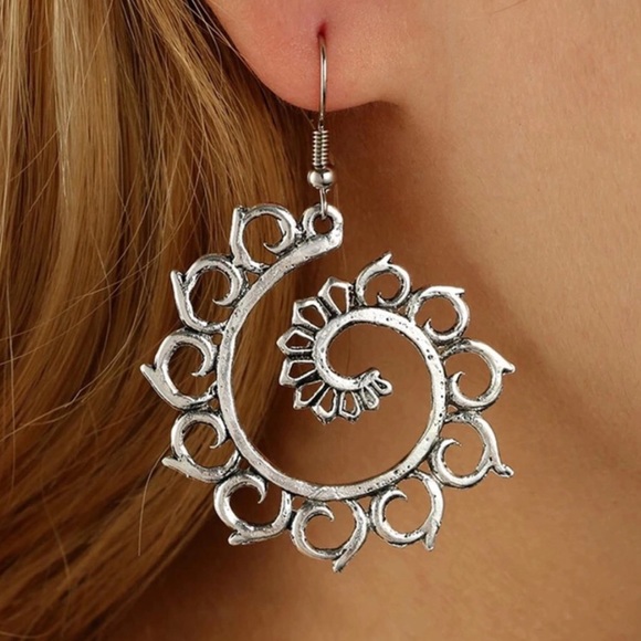 The Chic Petunia Jewelry - 🌷Last pair🌷Boho style spiral mandala earrings